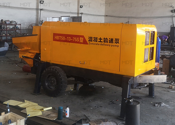 Color amarillo tamaño pequeño de la máquina portátil del mezclador concreto de MDT-50 55KW